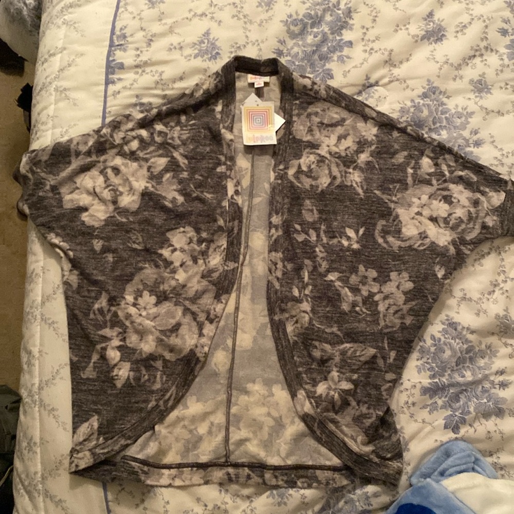 Grey Rose Printed Lula Roe 3/4 Sleeve Shawl